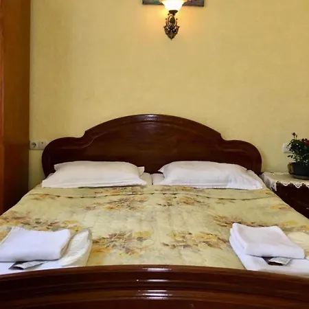 Hotel Готель Цісар Банкір 2*